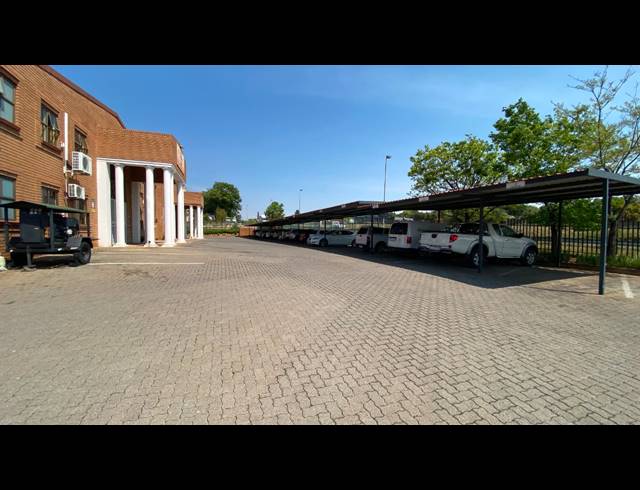724M² WAREHOUSE TO LET IN ROOIHUISKRAAL